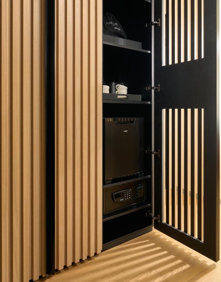 Hotel Ambasador Split Exterior photo A safe in a hotel room