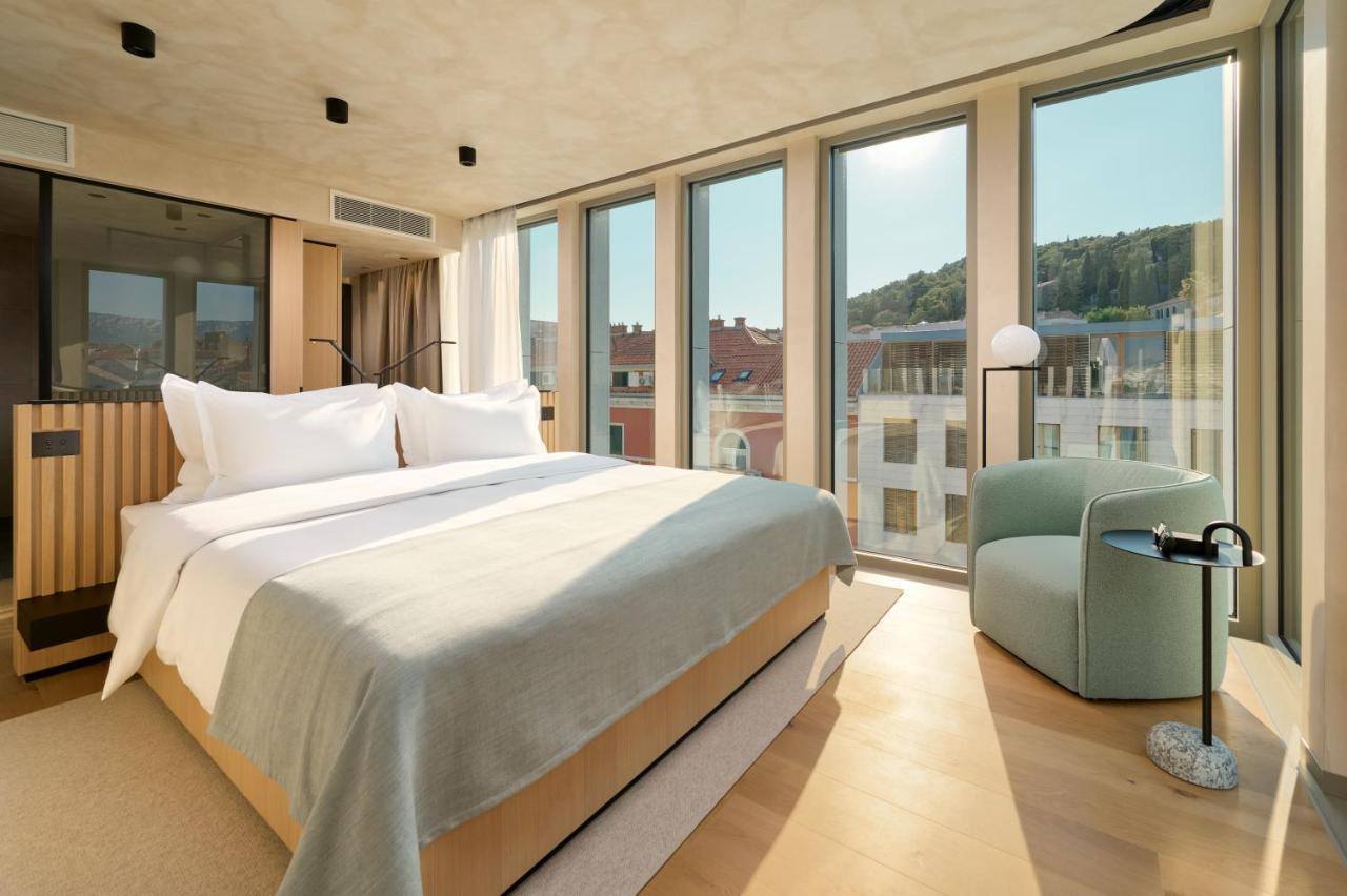 Hotel Ambasador Split Exterior photo A room at the hotel