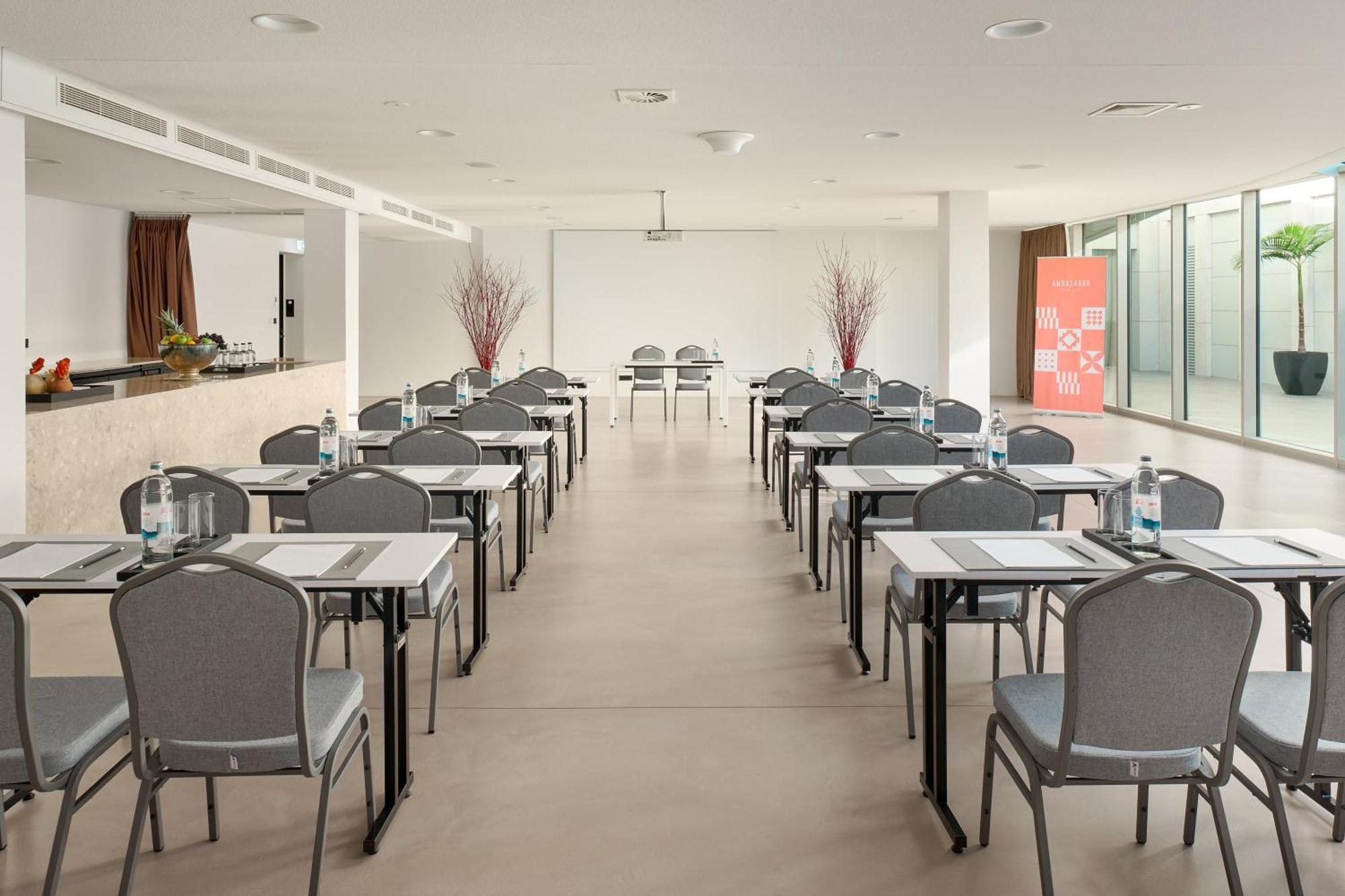 Hotel Ambasador Split Exterior photo Meeting room